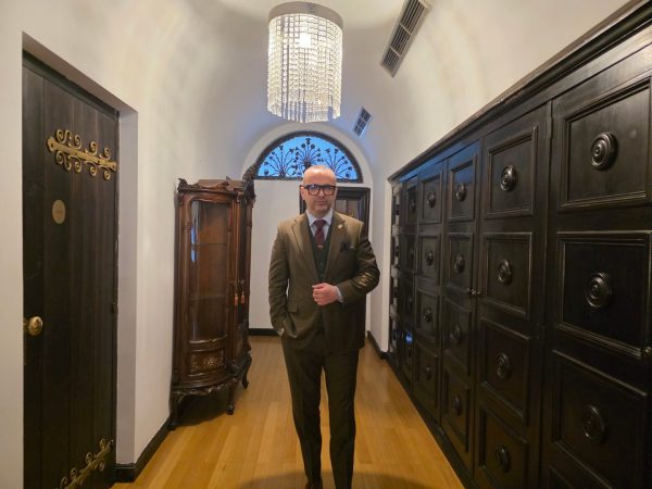 Eduard Petrescu, expert în campanii B2B, arată cum steagurile direcționale Ekogroup creează un flux constant de leaduri calificate din zona fizică